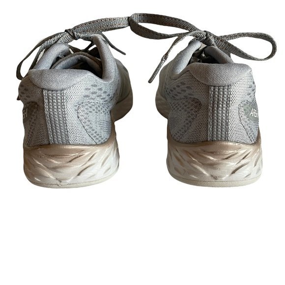 New Balance Arishi Running Sneaker Silver with Lavender White Sole Girls SZ 1 - Picture 5 of 8